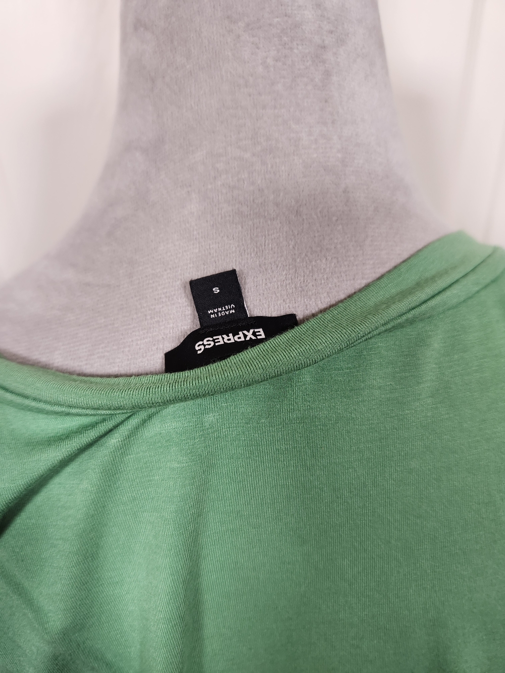 Express Green V-Neck Ruffle Sleeve Tee - Picture 4 of 4